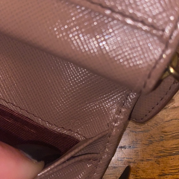 💯 AUTH. Prada beige small zippy wallet - Picture 10 of 14